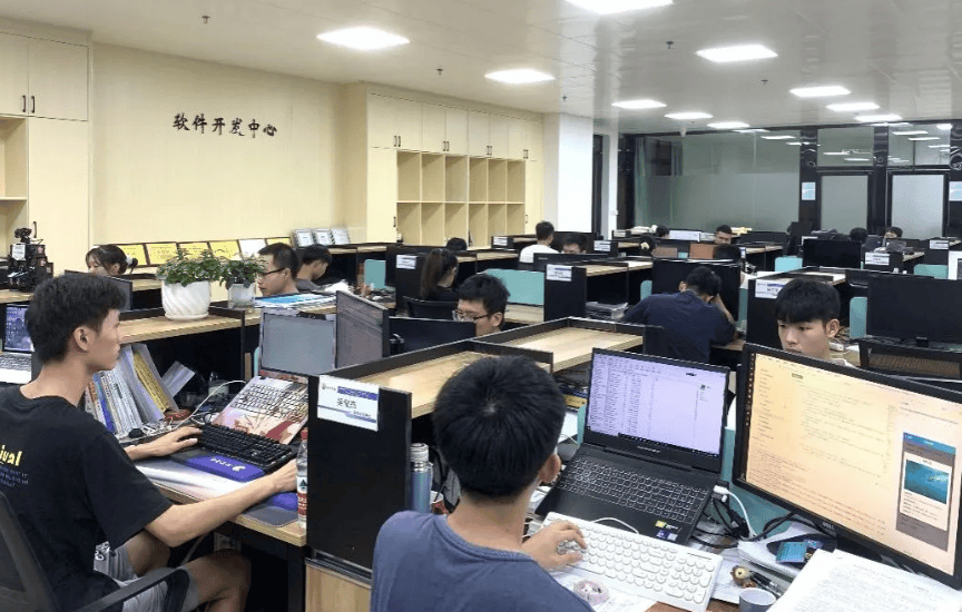 工科类最吃香的8大专业 就业前景与技术开发深度解析